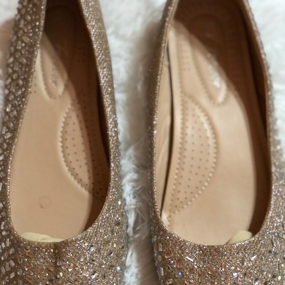 Stunning sparkling Flats - Picture 3 of 4